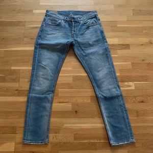 Ljusblå Dondup George - Säljer ett par ljusblåa dondup jeans med riktigt bra passform. Passar dig som är mellan 180-185