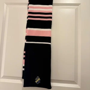 Randig halsduk med AIK-logga - Oanvänd halsduk 