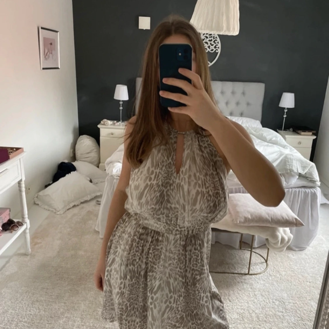 Beige mönstrad klänning från Mango