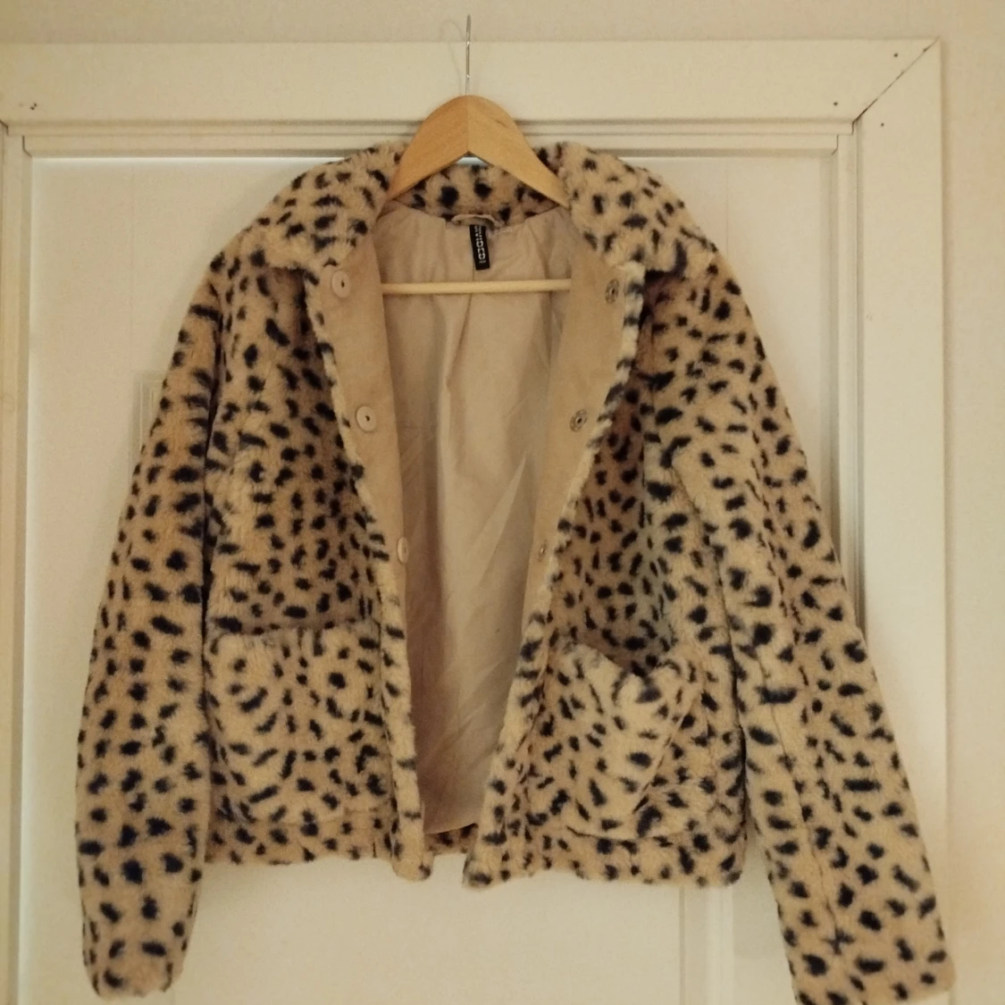 Leopardmönstrad pälsjacka från H&M Divided - 2