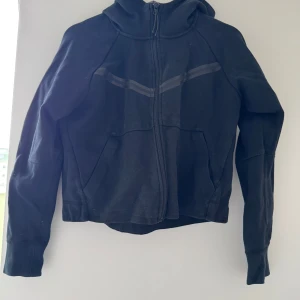 Nike tech fleece - Nike tech fleece, mycket fint skick! Nypris 1499:-