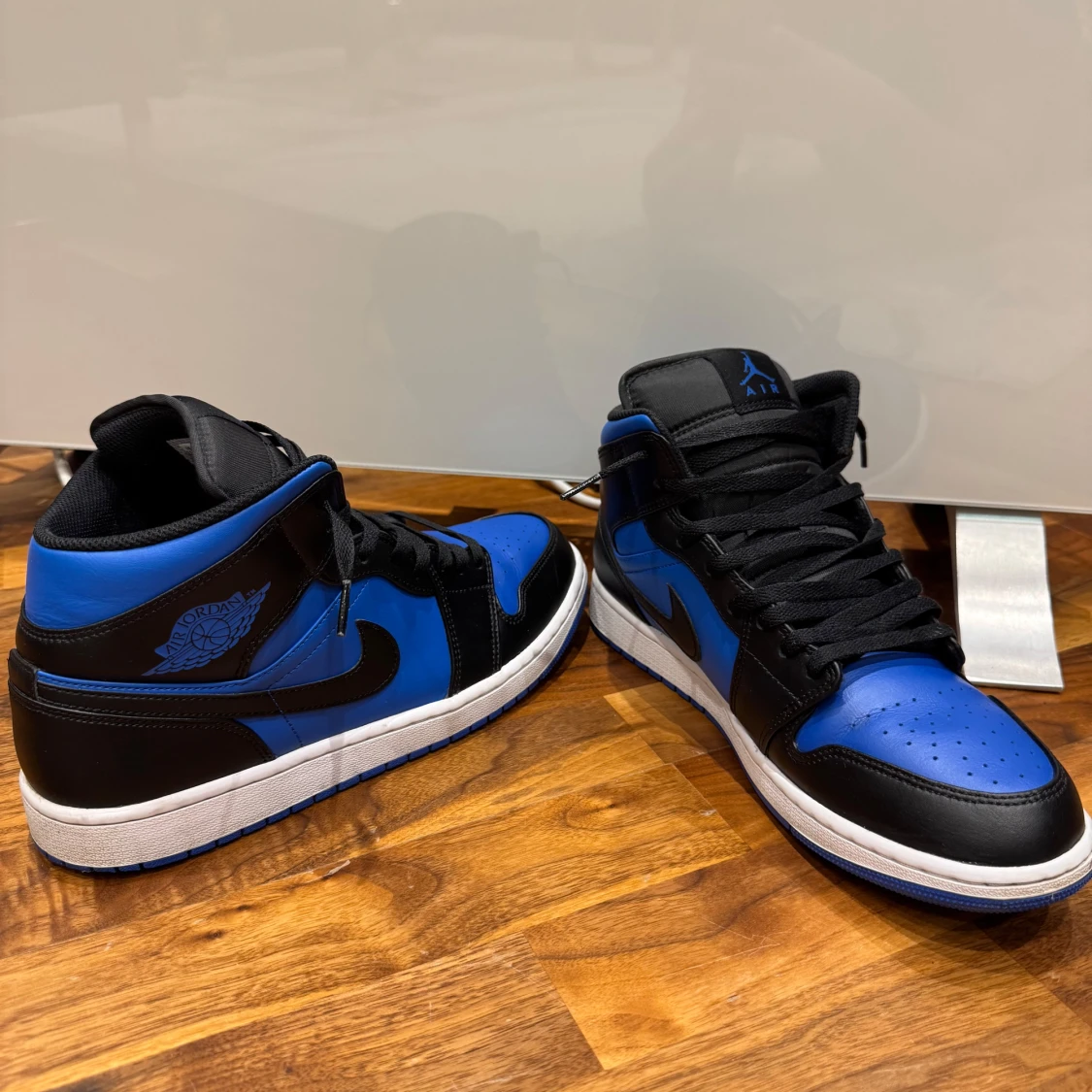 Svart och blå Nike Air Jordans - 4