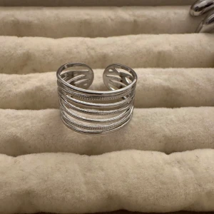Rostfritt stål ring - Alla som köper minst tre ringar får en slumpmässig vald ring på köpet. Vid köp över fyra ringar får man välja ringen som kommer på köpet🛍️🛍️