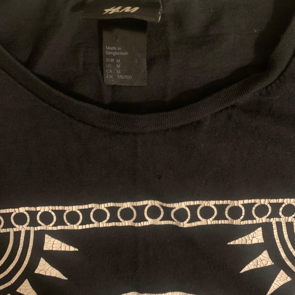 Svart t-shirt med dödskalletryck från H&M - 2