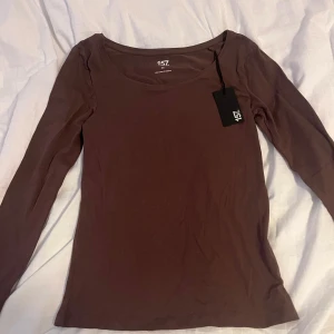 Tröja - Långärmad tröja från lager 157 i en mörk röd/ brun färg i storlek xs