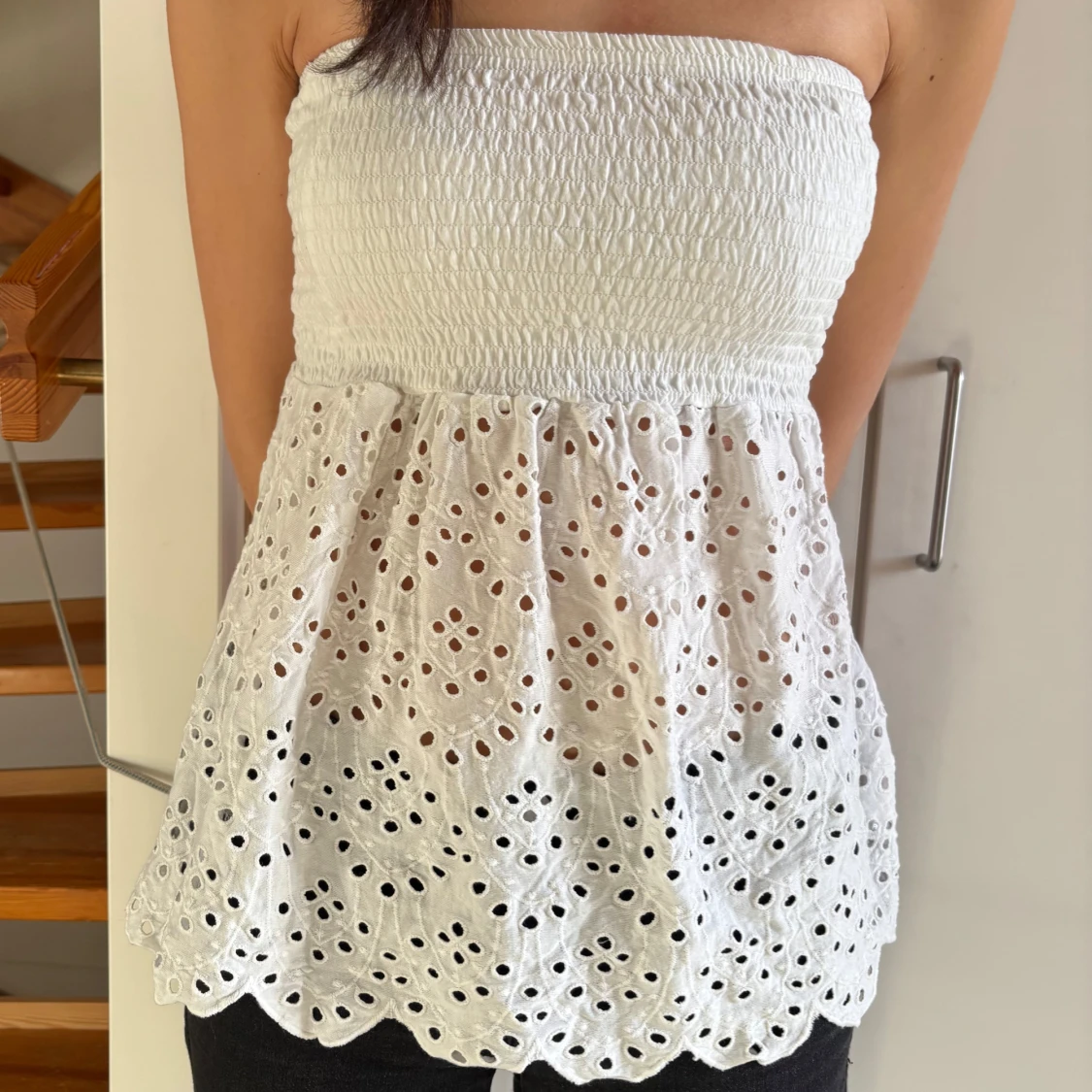 Vit axelbandslös topp