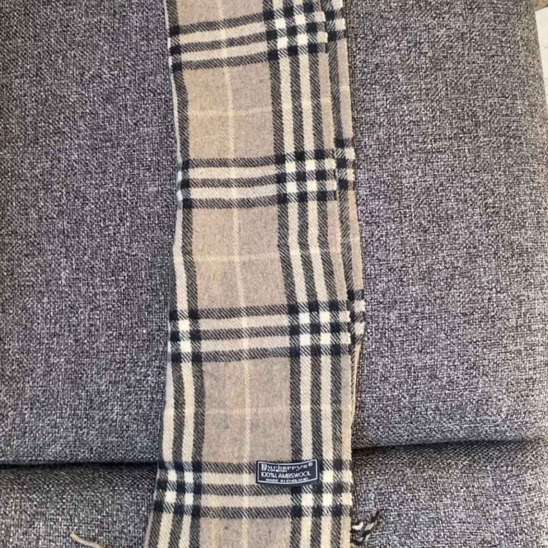 Beige rutig halsduk från Burberry