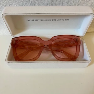 Chimi’s - Helt nya! På undersidan av fodralet är det en liten rosa fläck, skriv om du vill se bild! Ca 1400kr nypris