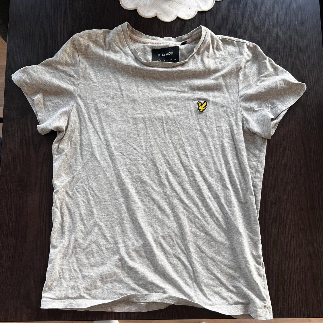 Grå Lyle & Scott t-shirt stl M