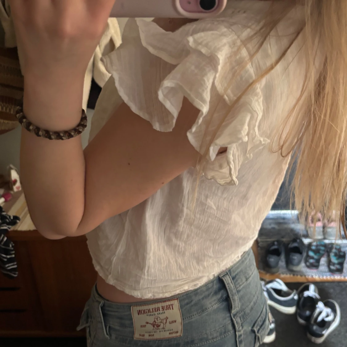 Vit blus med spetsdetaljer - 2