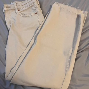 Jeans - Beige jeans från lager 157 i storlek S knappt använda