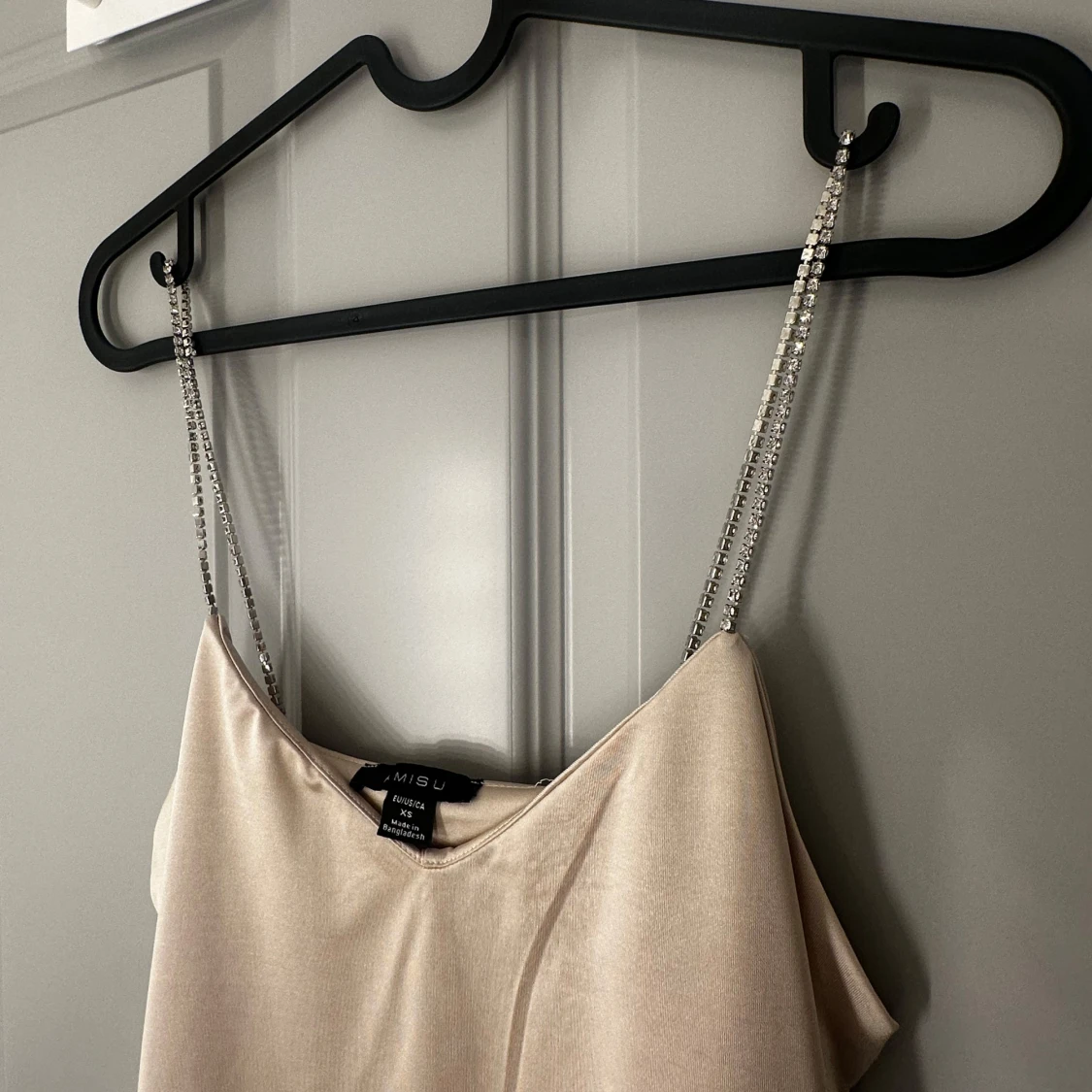 Beige linnetopp med kedjeband - 1