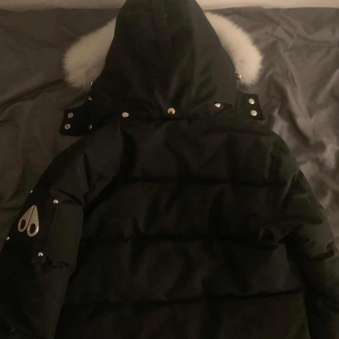 Svart dunjacka med pälskrage från Moose Knuckles - 1