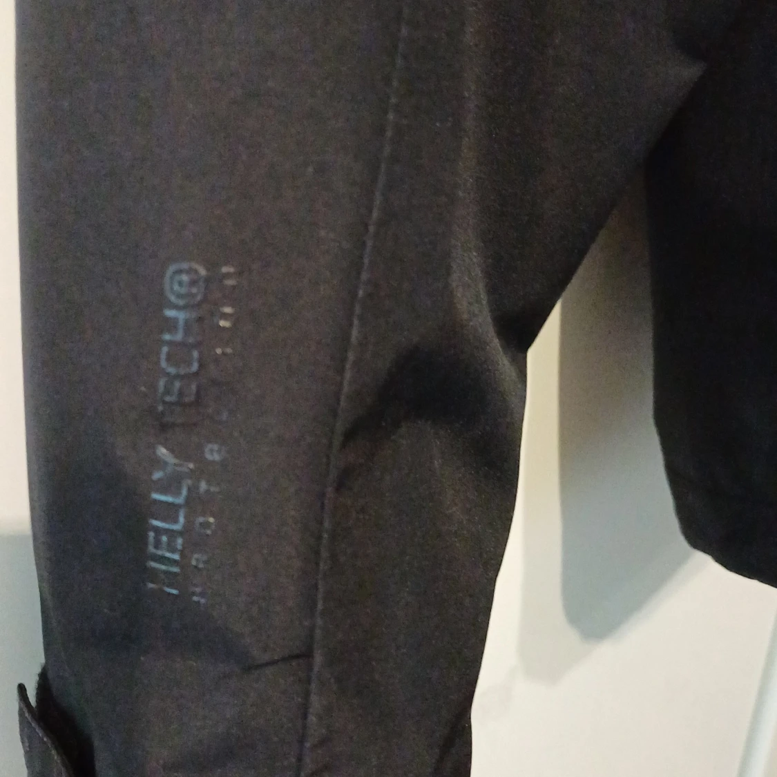 Svart vindjacka från Helly Hansen - 2