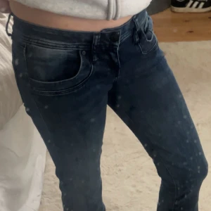 Ltb valerie bootcut low waist - Säljer även mina blåa Ltb samma model som dom gråa stl 25/32 använd fåtal gånger då dom ibte passat.pris 550+frakt ny pris 899kr 