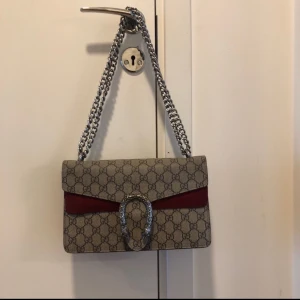 Väska - Knappt använd, i fint skick