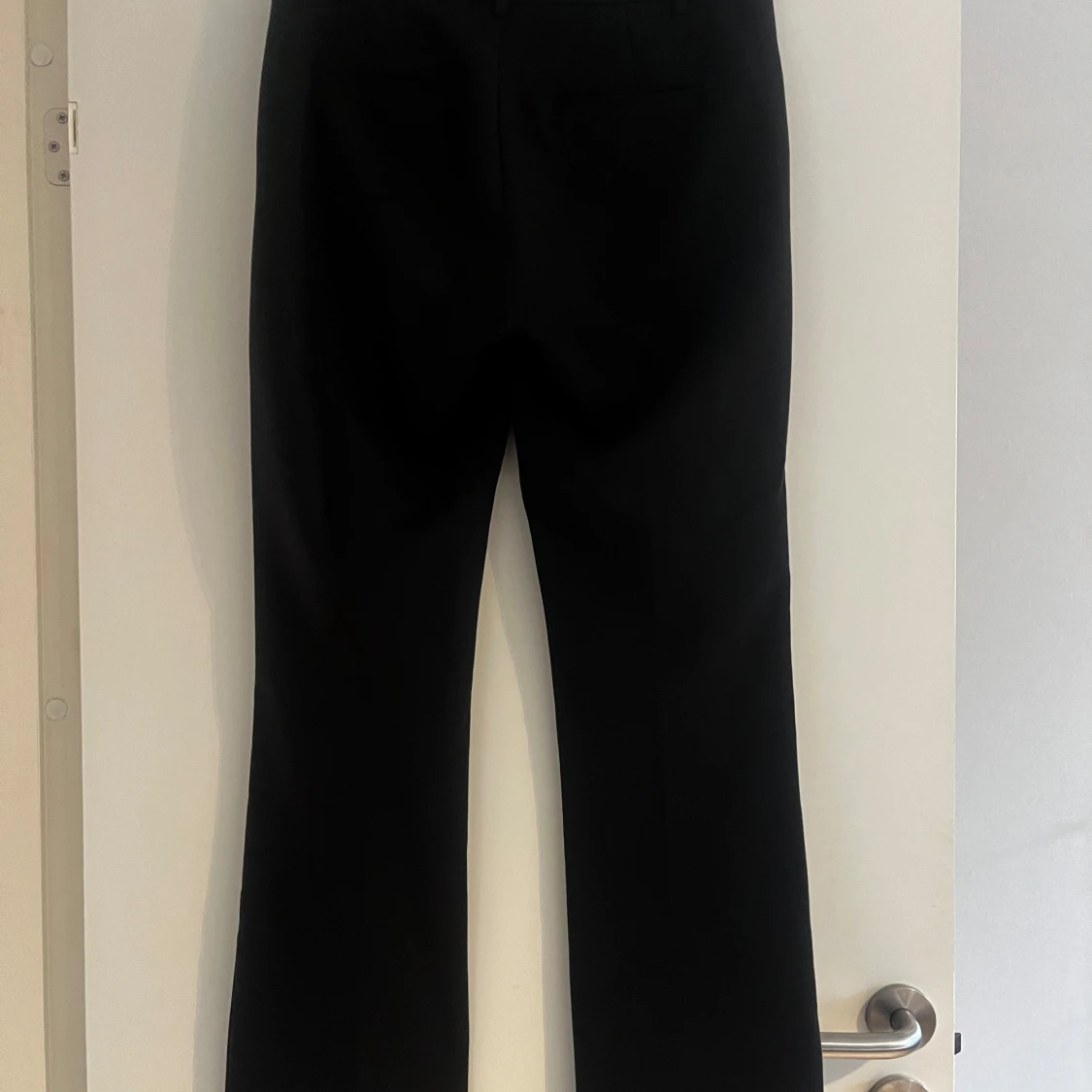 Svarta kostymbyxor med bootcut - 2