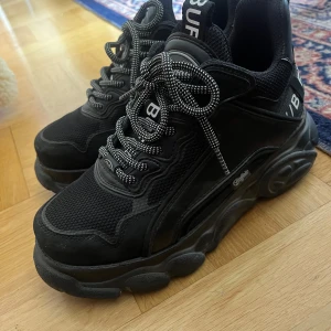 Buffalo skor sneakers  - Använd 2ggr.Nypris 1299