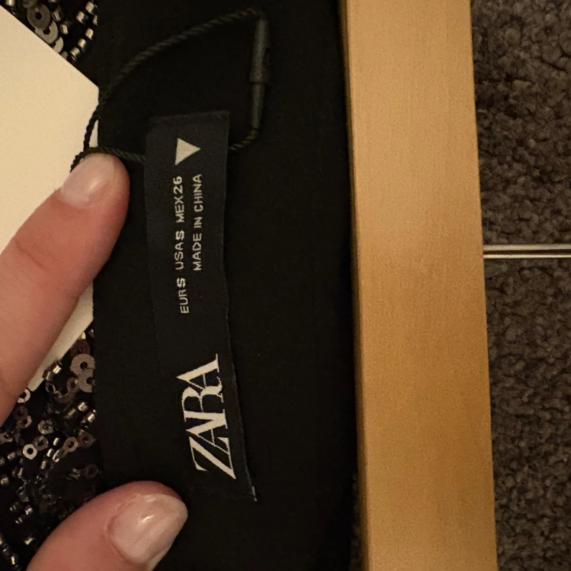 Svart paljettkjol från Zara - 3