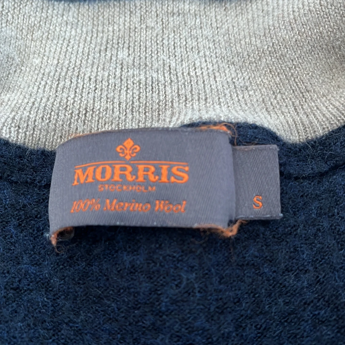 Mörkblå merinoullströja med dragkedja från Morris - 1