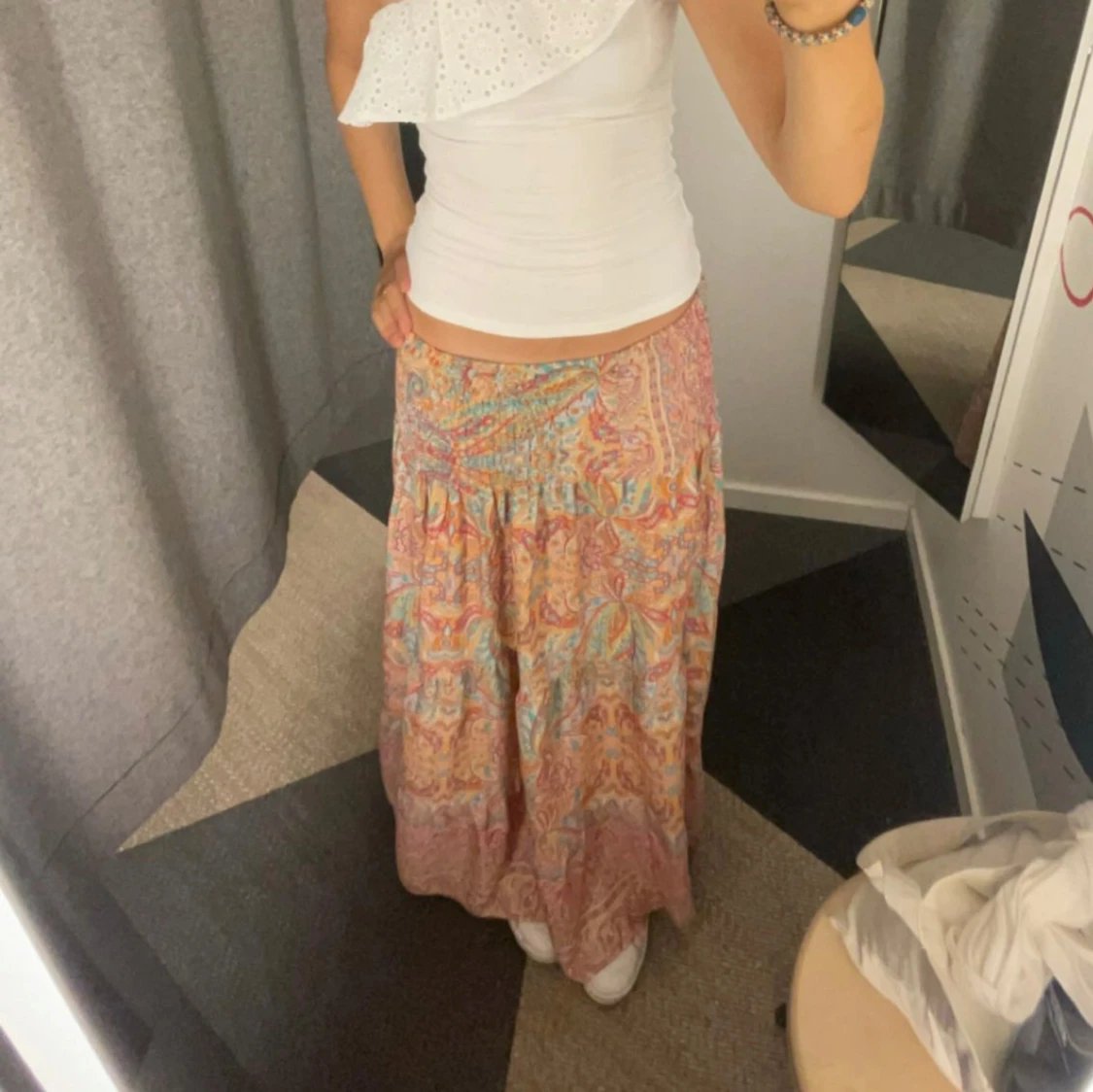 Mönstrad långkjol i pastellfärger