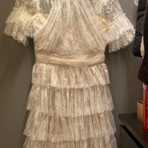 Studentklänning BY MALINA - Jättevacker klänning från by Malina! Använd en gång på min student 🤍