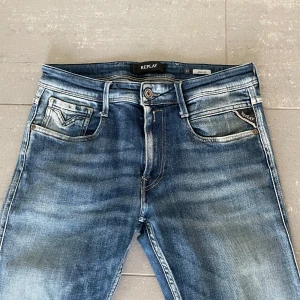 Replay Anbass jeans  - Säljer nu dessa Replay Anbass jeans, skriv för fler bilder/frågor🙌🏼 