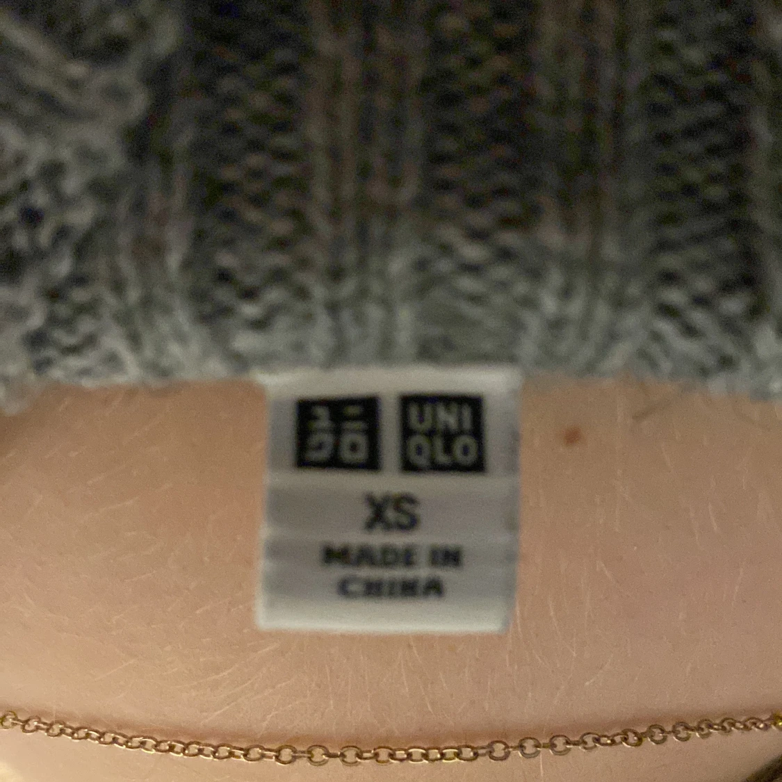 Grå ribbad stickad polotröja från Uniqlo - 2