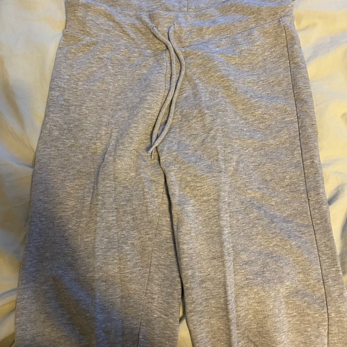 Grå mjukisbyxor från H&M BASIC - 2