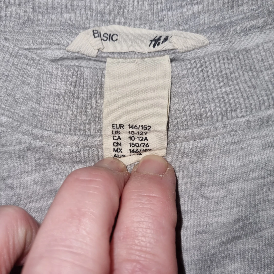 Grå croppad sweatshirt från H&M - 2