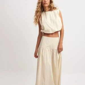 SÖKER! - Lydia Tomlinsonx NAKD. Söker detta settet ifrån NAKDx Lydia Tomlinson i storlek 38 eller 40. Skriv gärna om ni har detta. Betalar bra!♥️