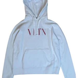 Valentino  - Valentino hoodie. Storlek Xs. Skick 9/10 som ny. Pris 1890kr.
