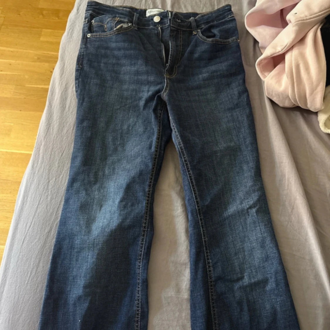 Blå bootcut jeans