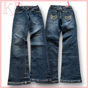 Bootcut Y2k Jeans - Storlek 24 | Skick 9/10 | Modellen på bilden är 170 | Skriv ifall ni har fler frågor🤞 