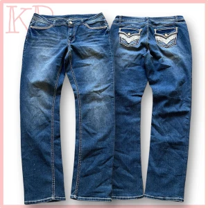 Lågmidjade y2k jeans - Storlek w34 | Skick 7/10 | Skriv ifall ni har fler frågor🤞 