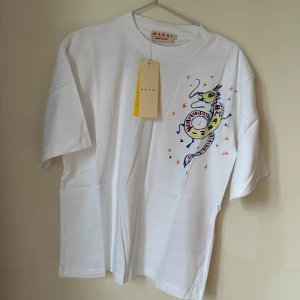 Marni T-shirt  - Storlek 36 men stor i storlek 