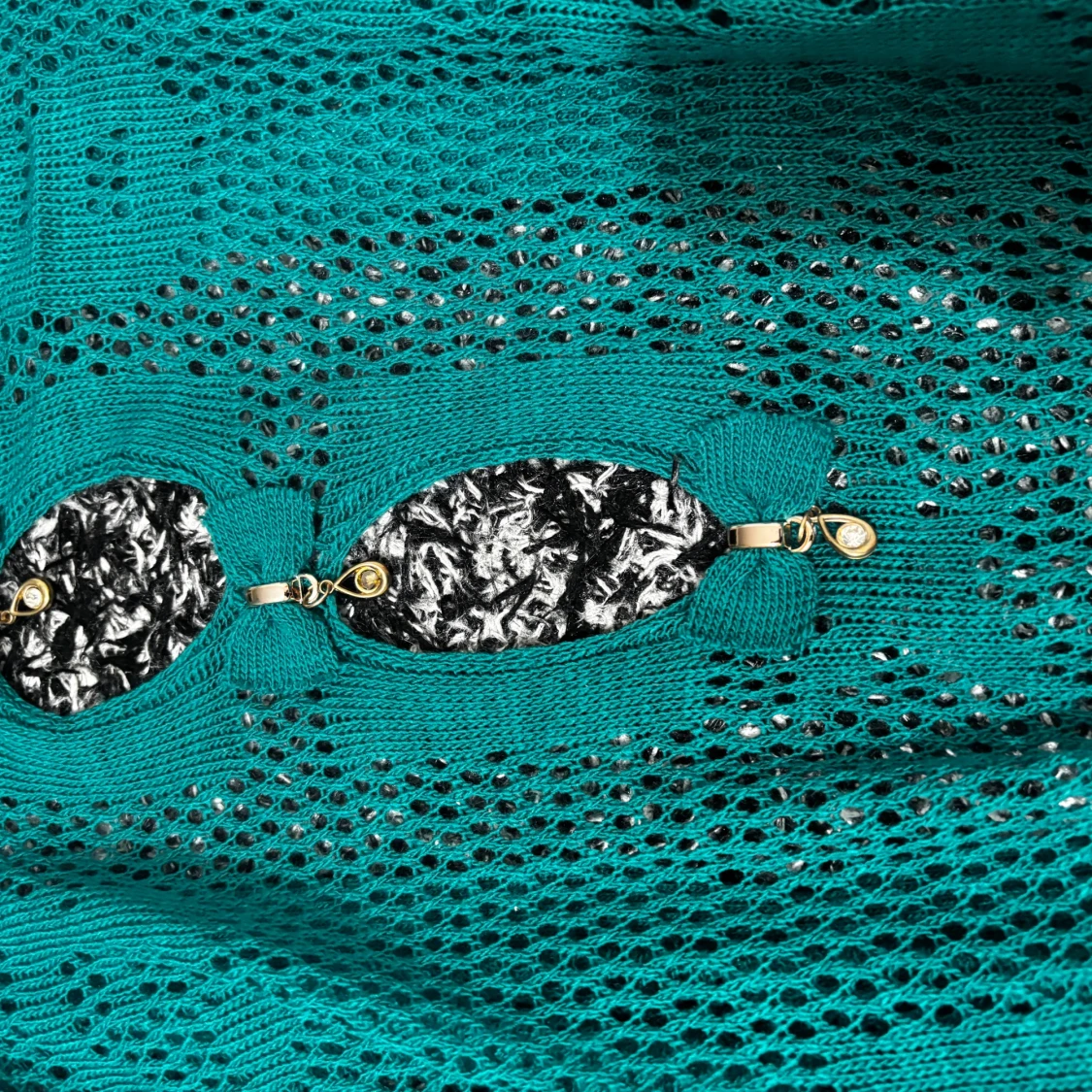 Turkos stickad kofta med bälte och detaljer - 1