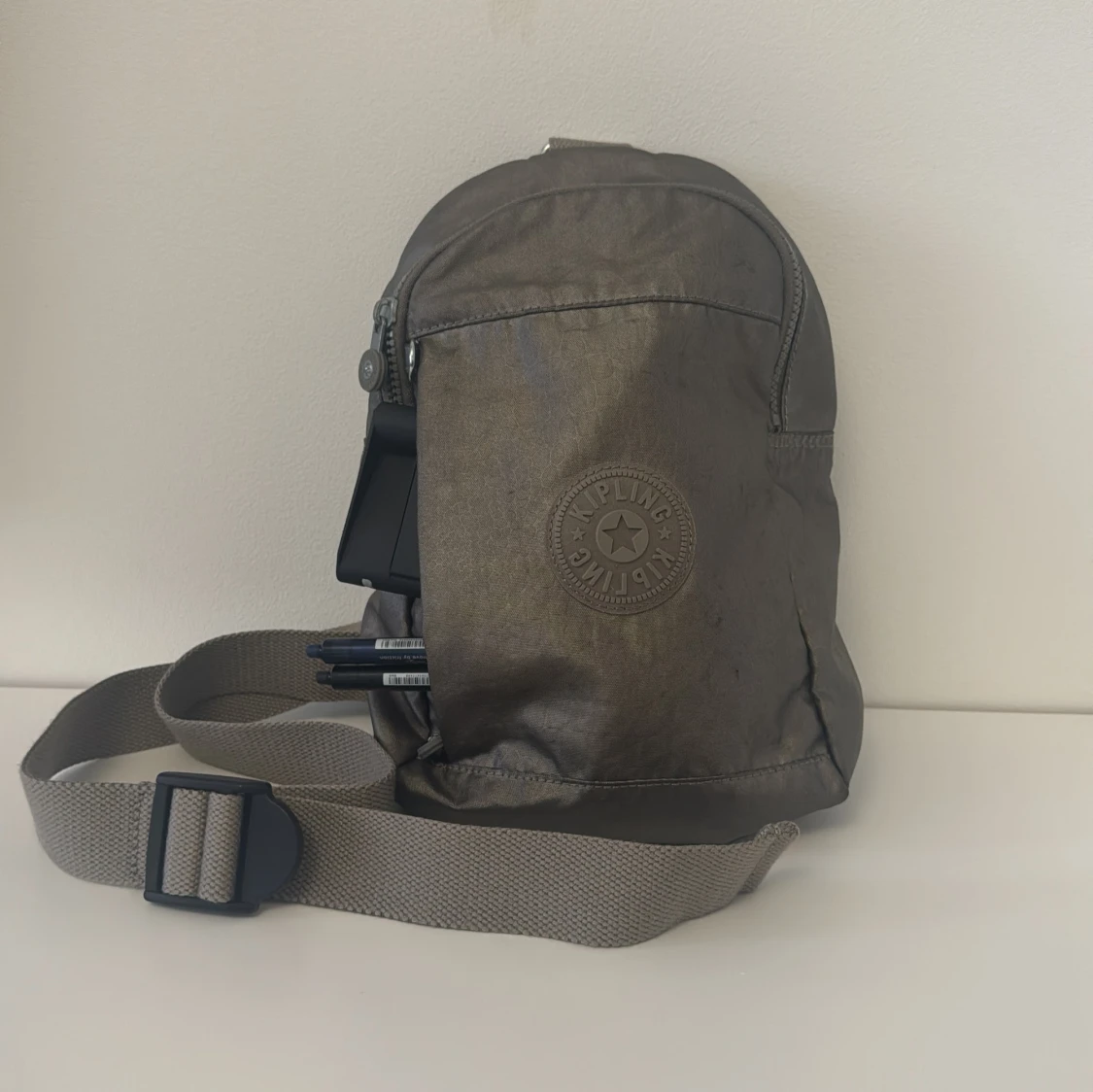 Gråbrun väska från Kipling - 4