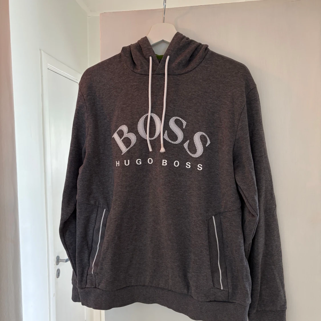 Grå hoodie från Hugo Boss - 1