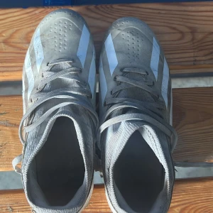 Fotbollsskor - Dom är använda ungefär 5 gånger men funkar perfekt storlek 36/37