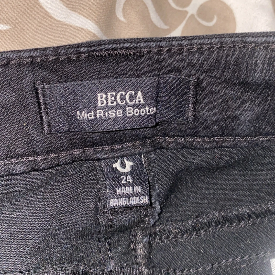 Svarta mid waist byxor från true religon