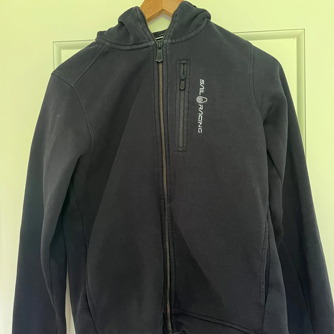 Sail Racing zip svart