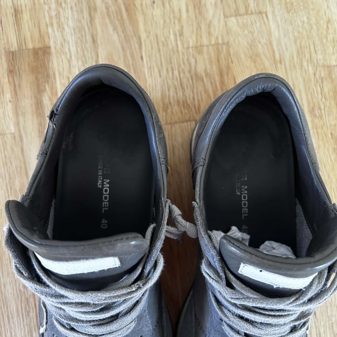 Grå sneakers från Philippe Model - 2