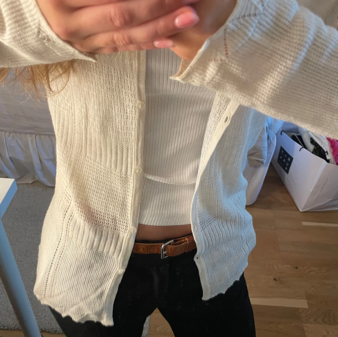 Vit stickad kofta med knappar - 1