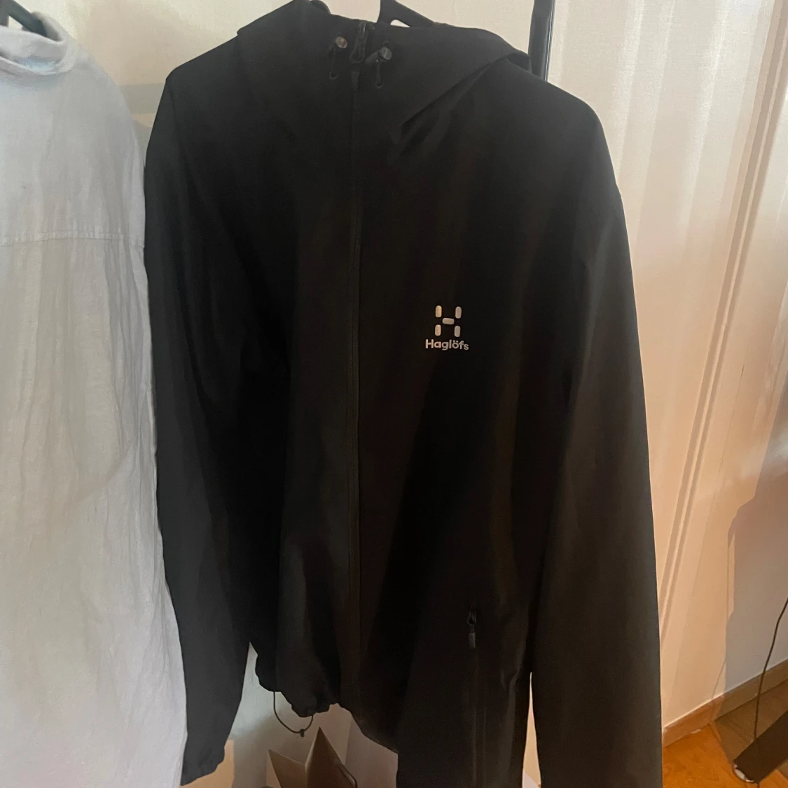Svart vindjacka från haglöfs  - 2