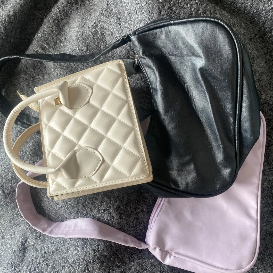 Axelväskor i olika färger  - 2