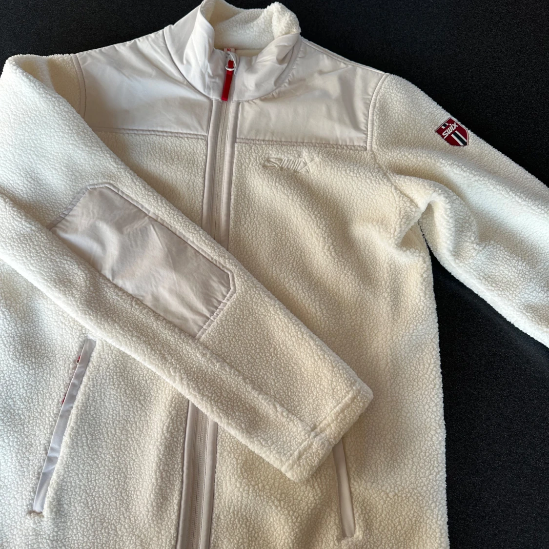 Vit teddyjacka från Swix  - 4