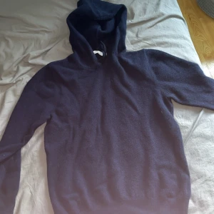 Kashmir hoodie - Kashmir hoodie i s perfekt för en stilig look pris kan diskuteras 