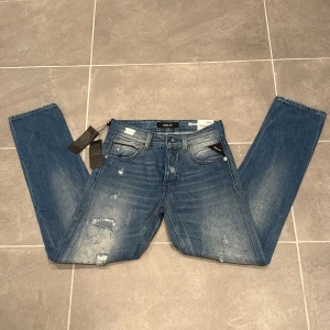Replay jeans  - Ett par riktigt snygga och unika jeans från Replay i storlek W27 L30 i modellen Grover ( helt nya) 🤩 ❗️ORDINARIE PRIS 1500kr ❗️