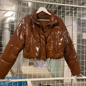 Cropped vinyl jacket - Använt 2-3 gånger i mycket bra skick!